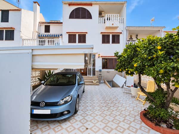 Townhouse with 5 Bedrooms in Torrevieja
