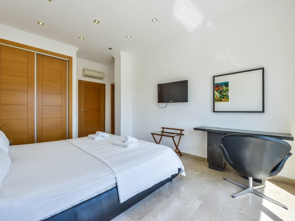 Property #RH20580 - 20