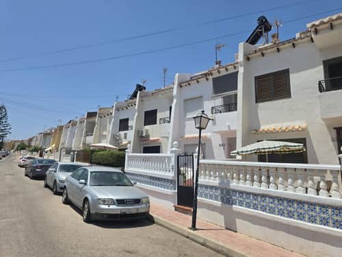 Gezellig geschakeld huis met terrassen en solarium in Los Balcones — foto 48