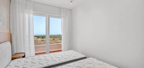 Volledig gerenoveerd penthouse met zeezicht in Punta Prima — foto 14