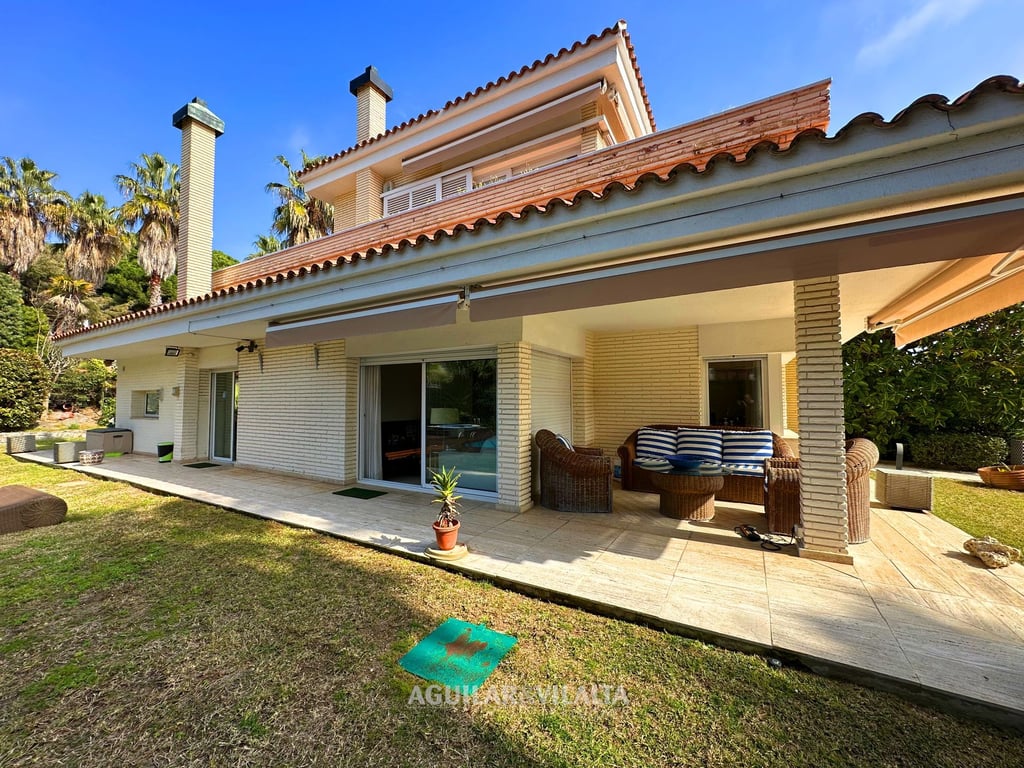 Exclusive villa in Can Teixidó with sea views - 31