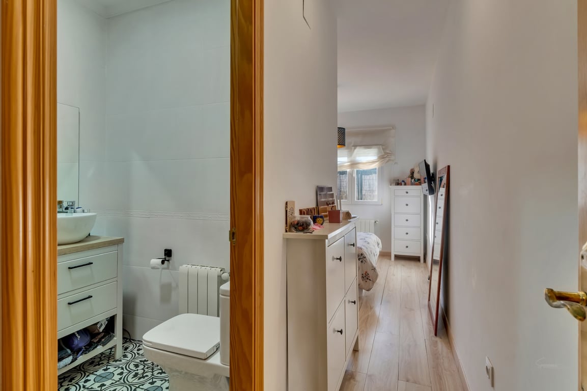 Adosado con una gran terraza con orientación Sur y piscina - 20