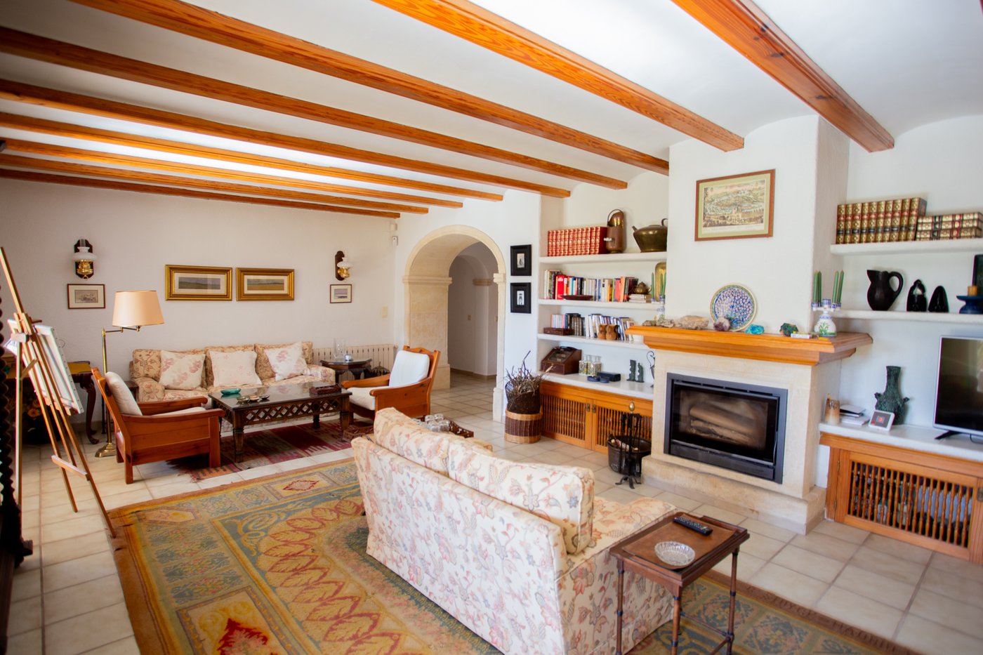 Villa en parcela soleada con gran potencial urbanístico — 4 dorm., 4 baños — 1.840.000 EUR