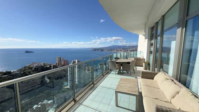 Apartamento con piscina en Benidorm, 1 dorm., 85m²