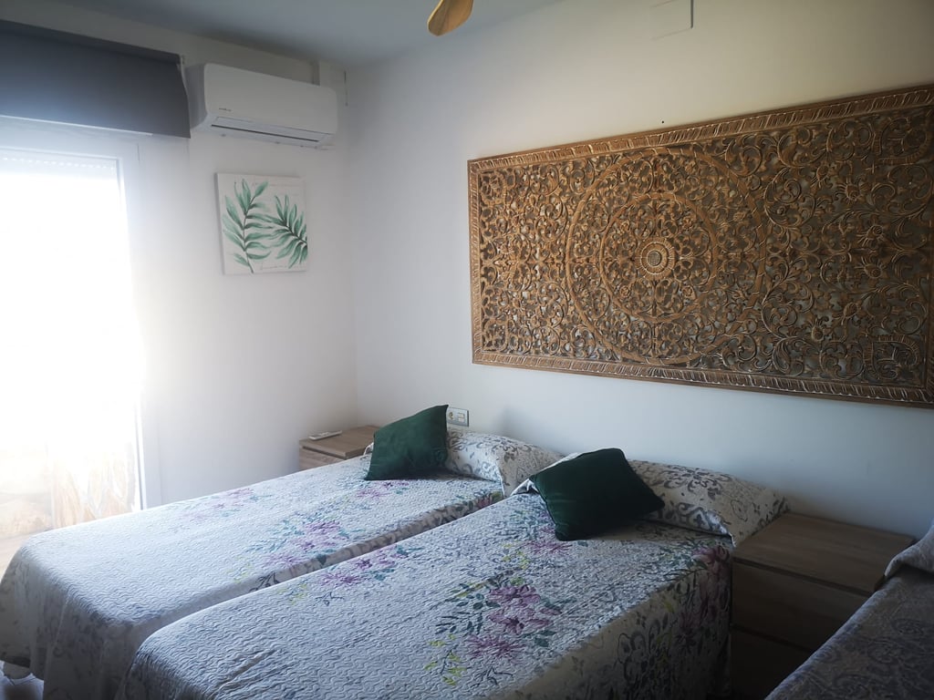 Finca Comercial Única a Dénia: Parcel·la de 2.611m², Vistes al Mar i al Montgó - 15