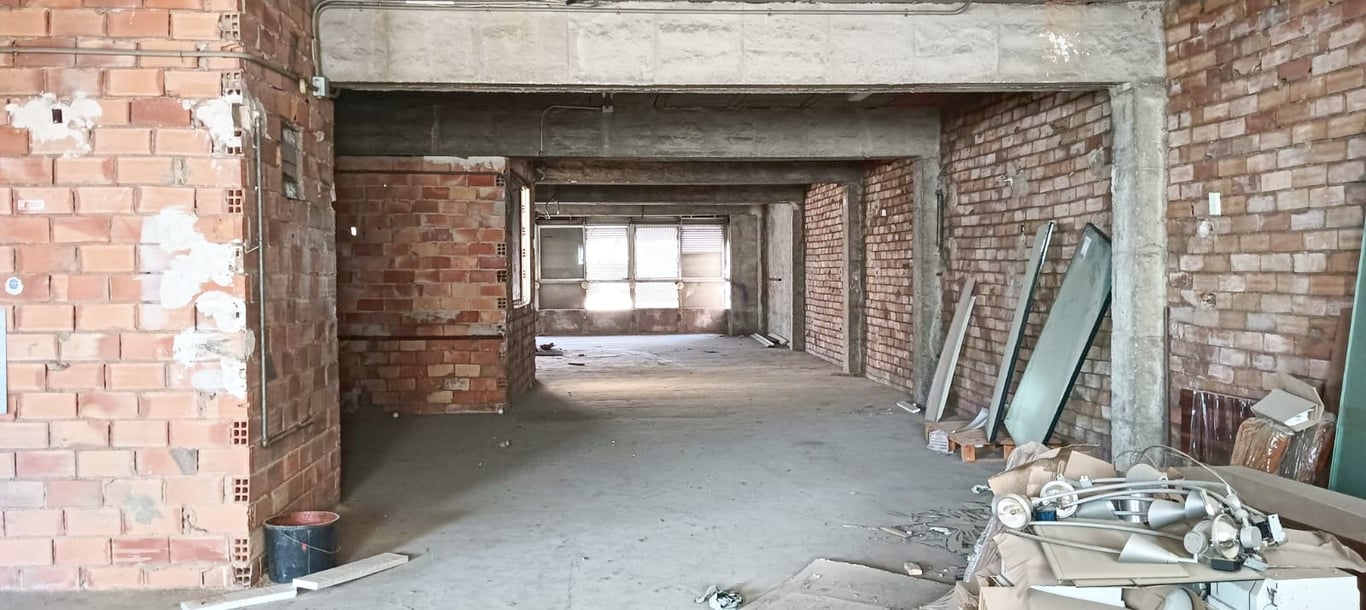 Edificio en venta para reformar en Teulada con dos locales comerciales - 3