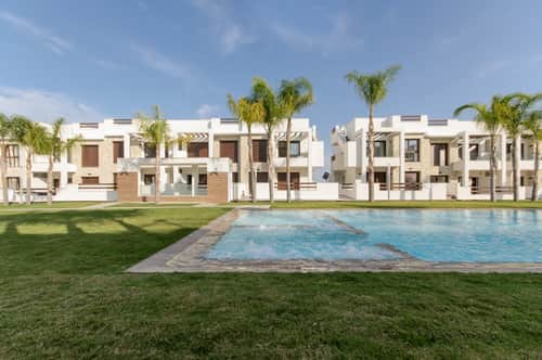Nieuwbouwbungalow met solarium en zoutmeer-uitzicht in Los Balcones, Torrevieja — foto 34