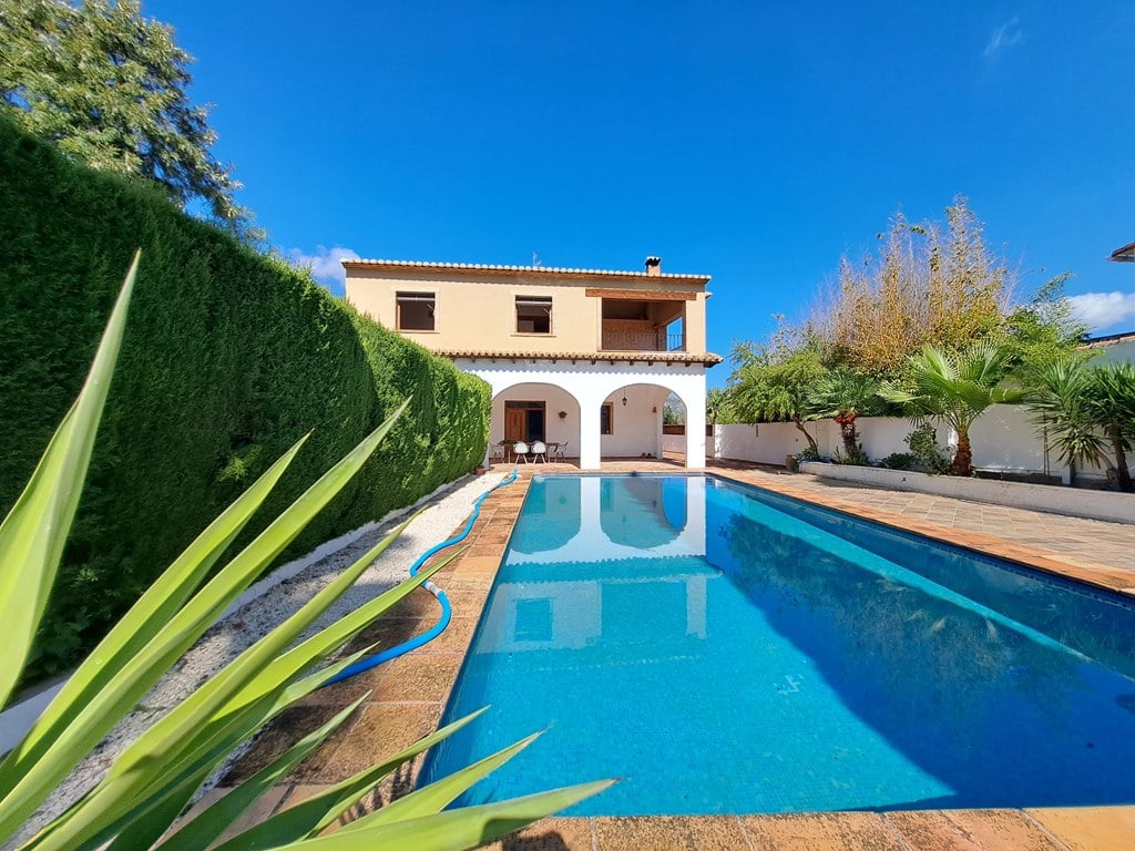 Villa familiar con piscina en venta en Orba - 49