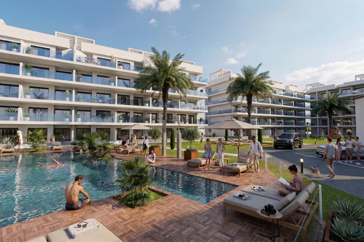 Gemeubileerd appartement met 3 slaapkamers en ruim terras in El Raso, Guardamar