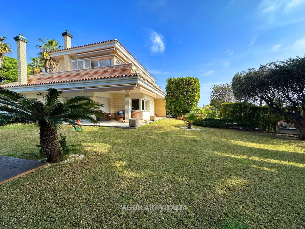 Exclusive villa in Can Teixidó with sea views - 34