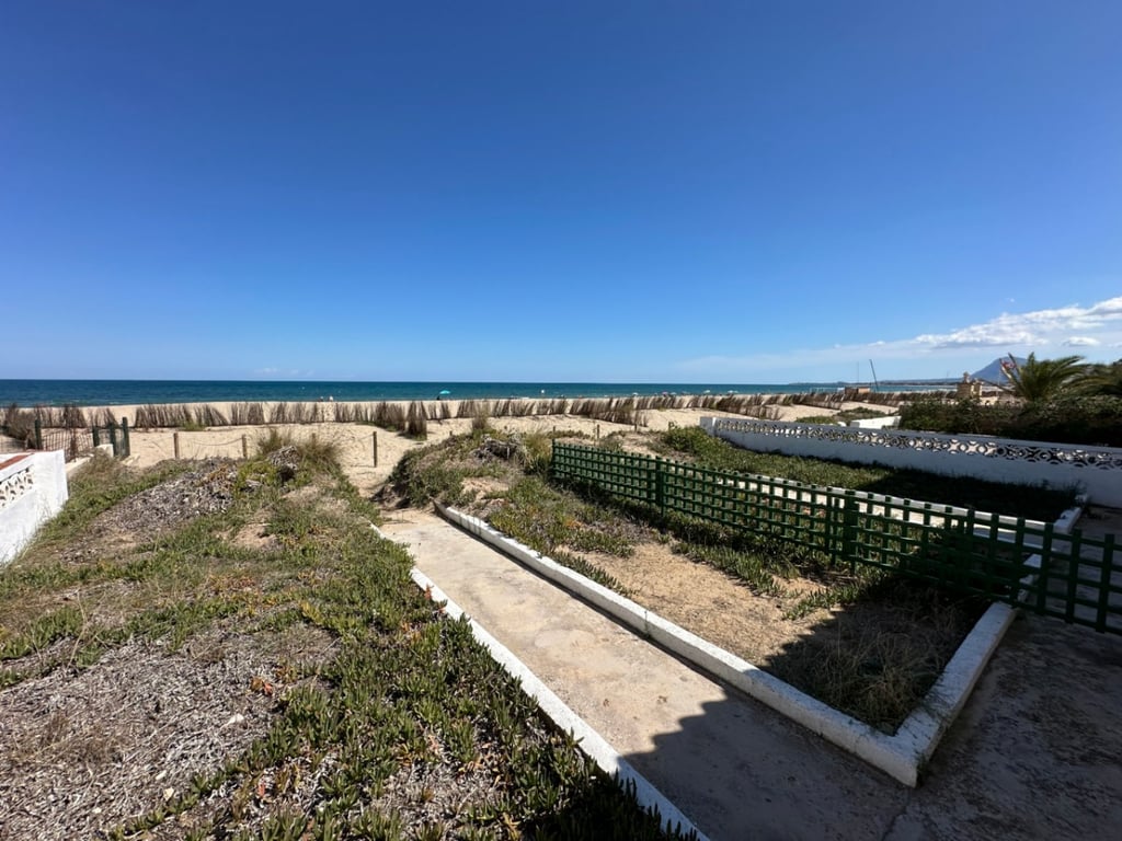 Xalet amb 2 vivendes en 1a línia de platja a Denia - 21
