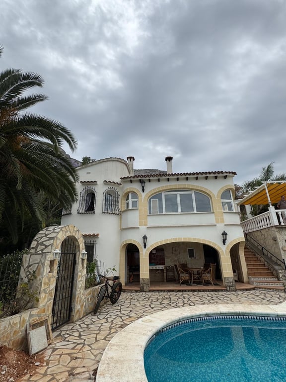 Chalet en venta en Denia, Zona Montgó: 4 habitaciones, piscina privada - 2