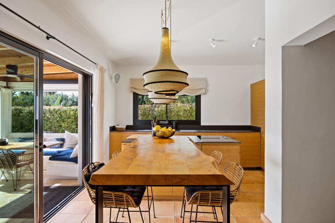 Villa reformada en la zona del montgo con casa independiente para invitados - 9