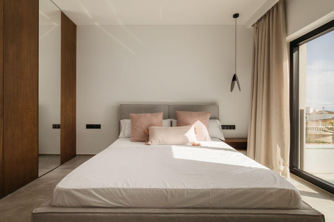 Elegant Fully Refurbished Villa — 412 m², 5 Bedrooms, Pool (5 mins to Moraira)