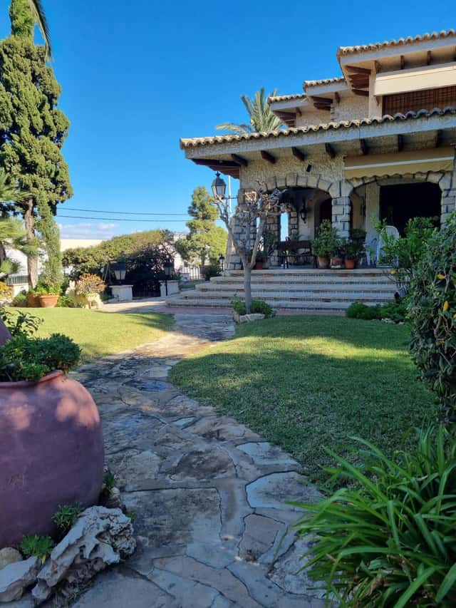 Villa con jardín en Alicante, 6 dorm., 473m²