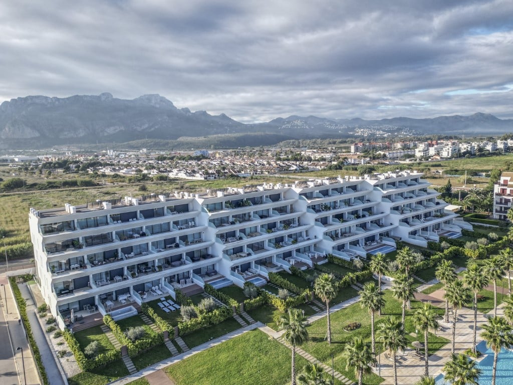 4-bed luxury apartment with private pool and sea views in Dénia — living room