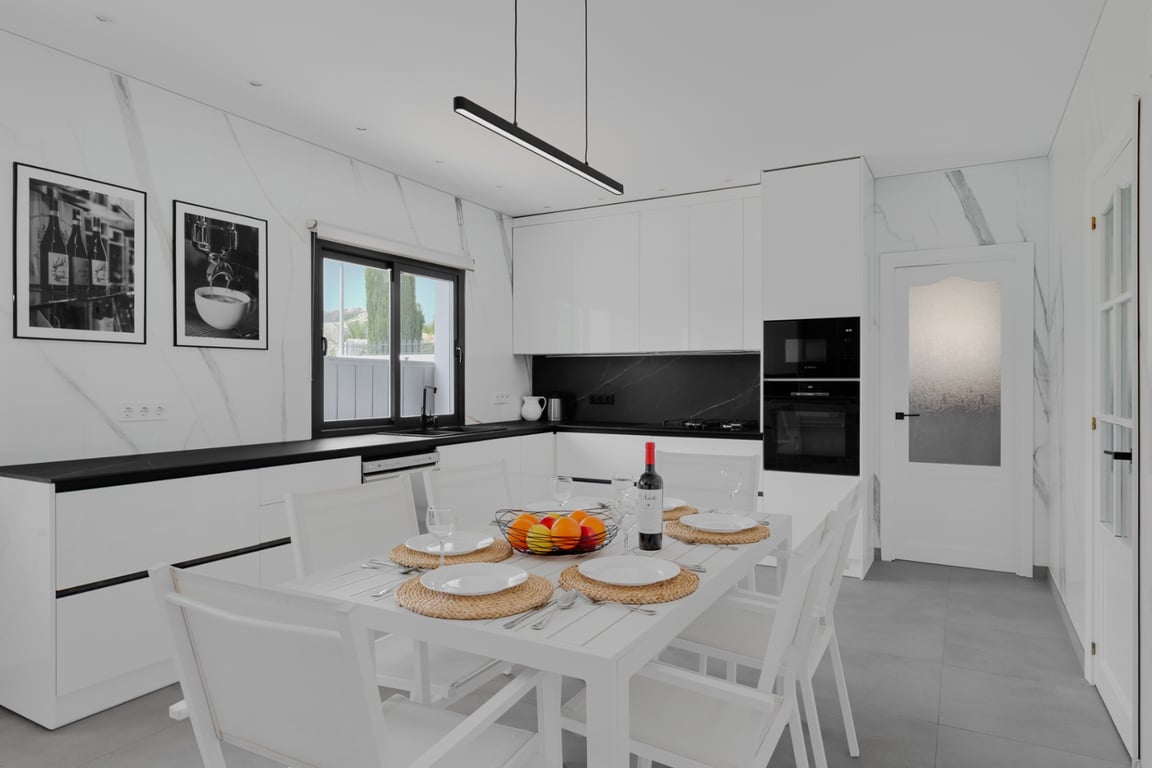 Propietat Rara a Calpe: Vila de Luxe Renovada + Casa per a Convidats en un Immens Terreny de 2,100 m²! - 15