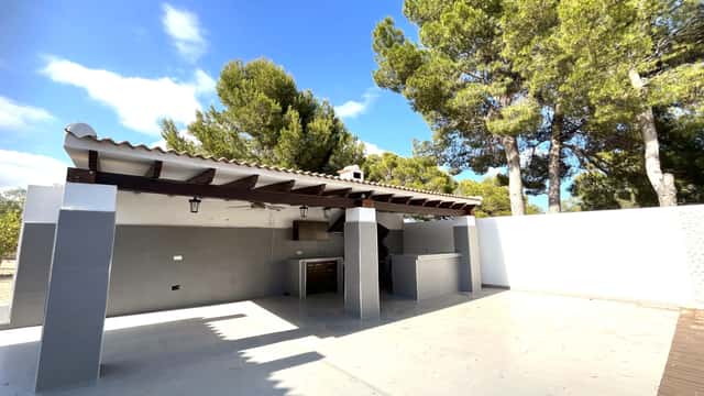 Villa con piscina en La Nucía, 4 dorm., 449m²