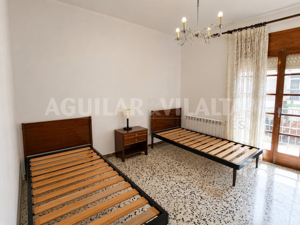 Casa toda en planta de cuatro dormitorios y dos baños - 9
