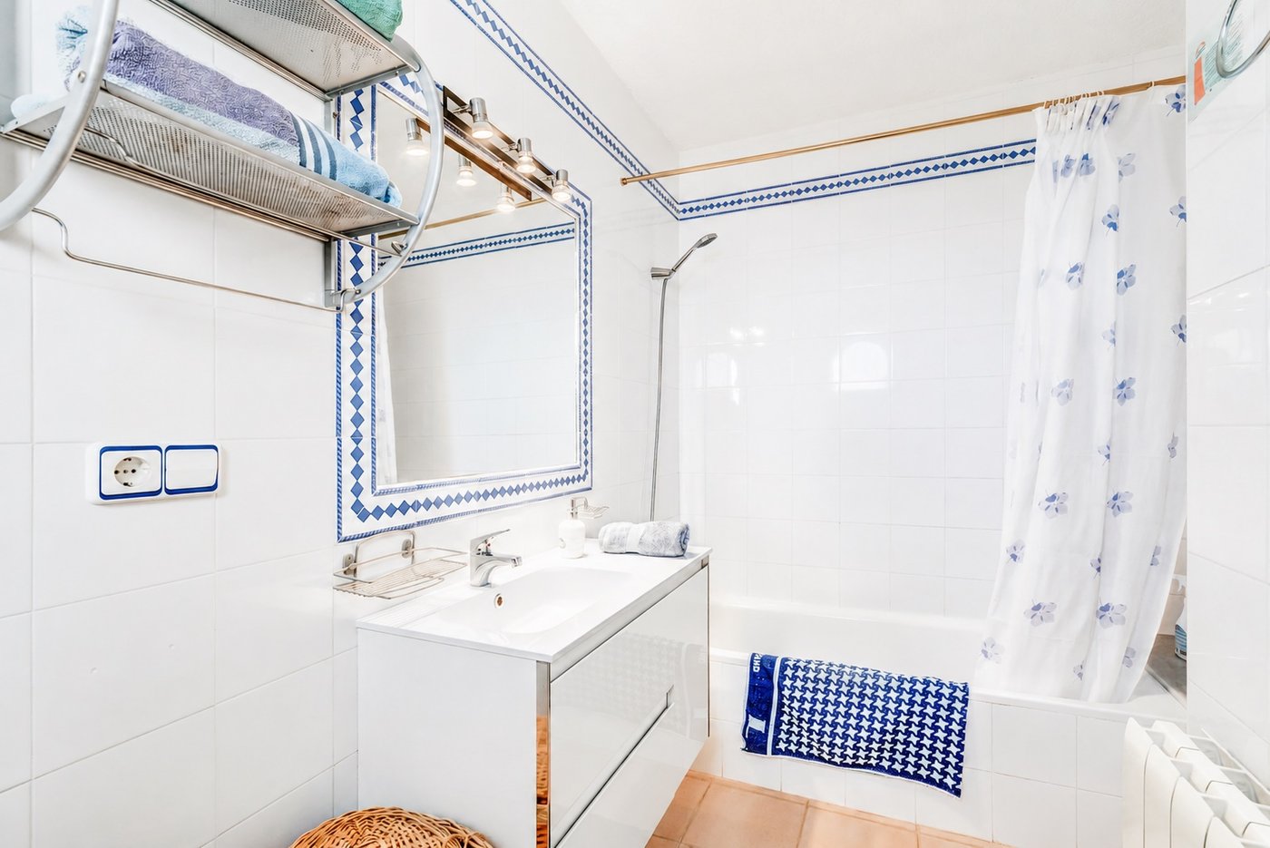 Villa with Panoramic Sea Views, Sun‑Drenched Terraces — Peaceful Jávea Location