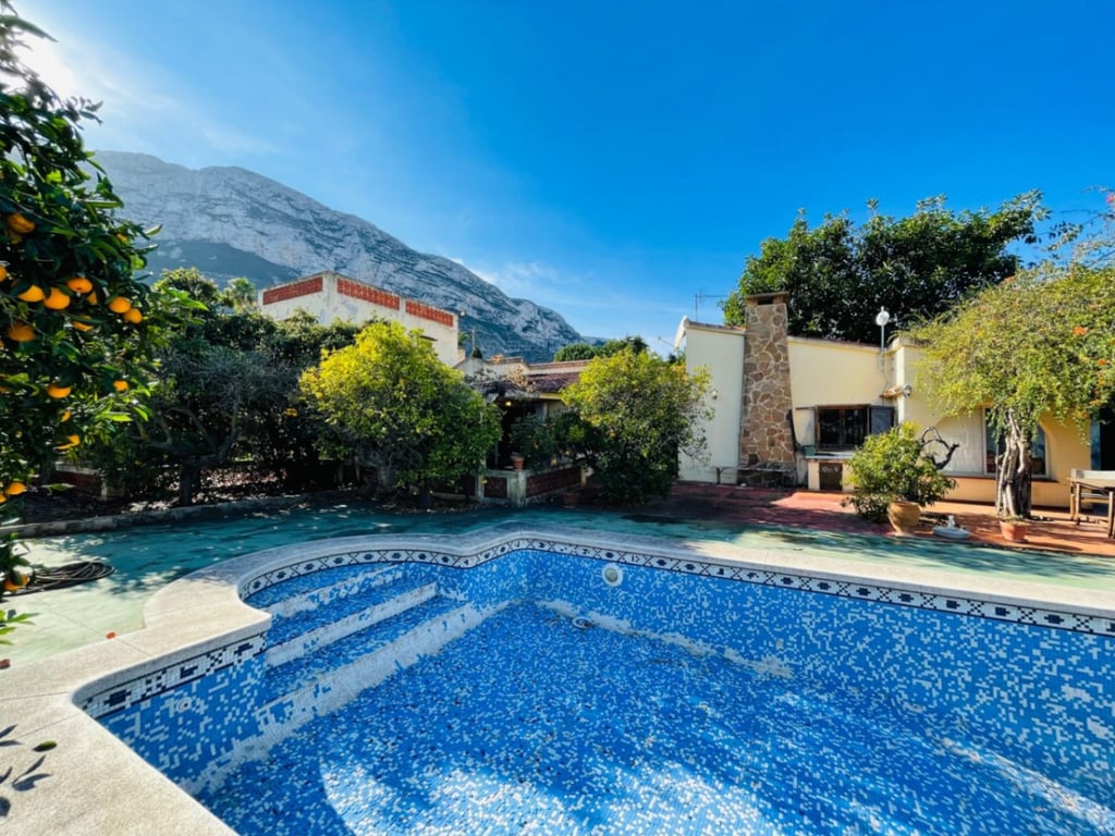 Denia. Chalet en buena área para reformar en venta - 25