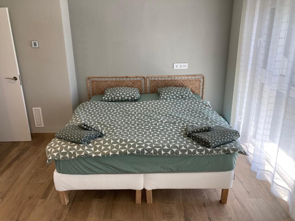 Světlý 2-ložnicový apartmán s výhledem na golf u Oliva Nova — living room
