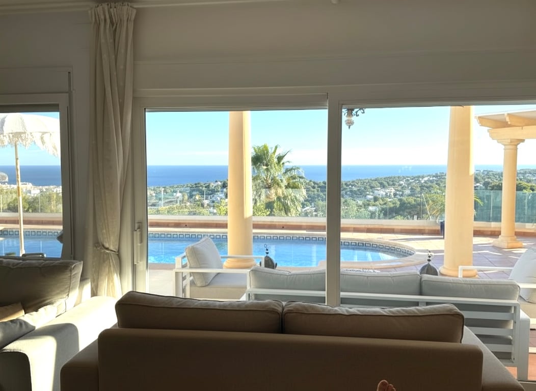 4-bed Villa in Moraira photo 8