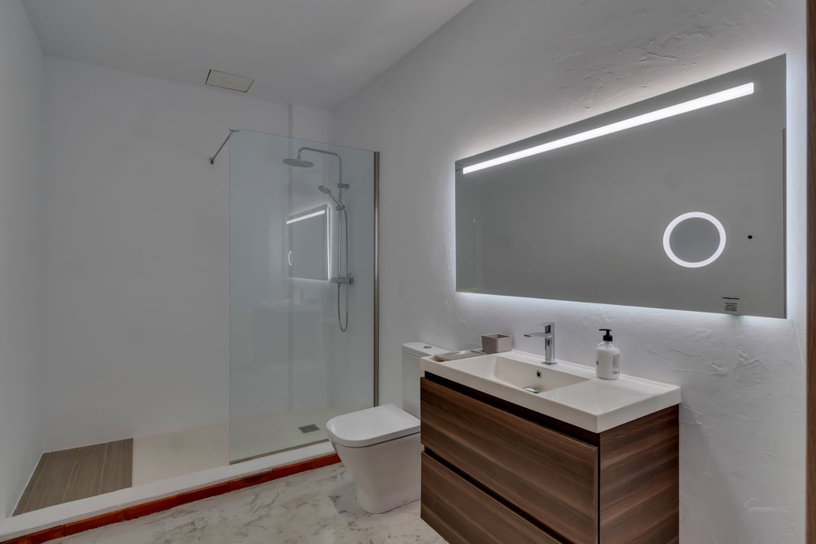 Impresionante Villa a la venta en Jávea, con piscina interior y exterior - 40