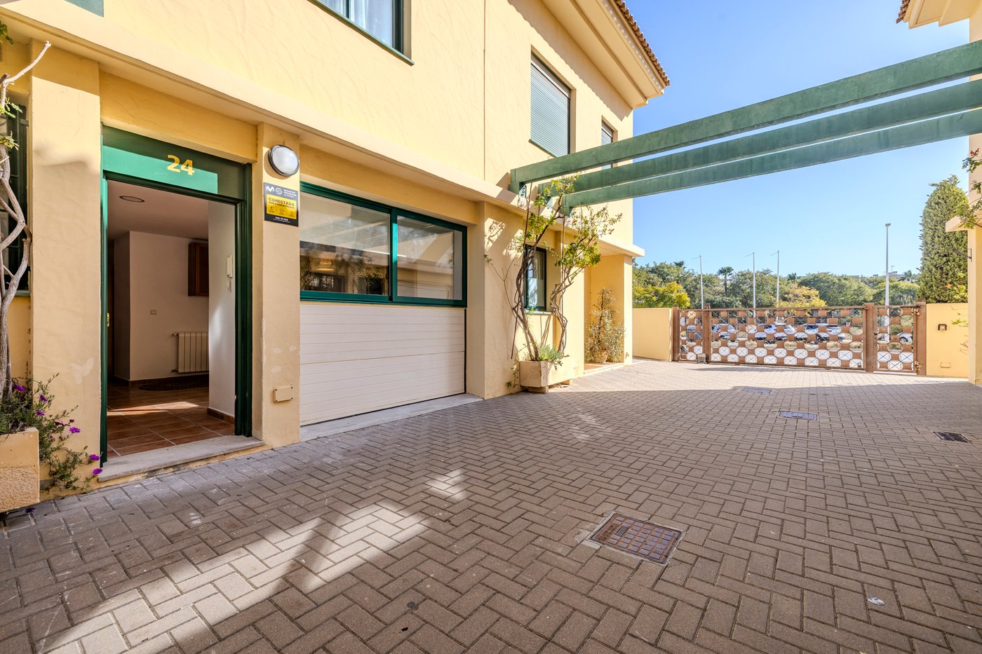 Elegant 4‑Bedroom Duplex in Golden Park, Jávea — 201 m², Terrace & Community Pool