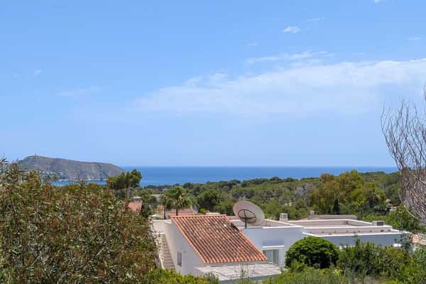 Parcela urbana orientada al sureste en Moraira