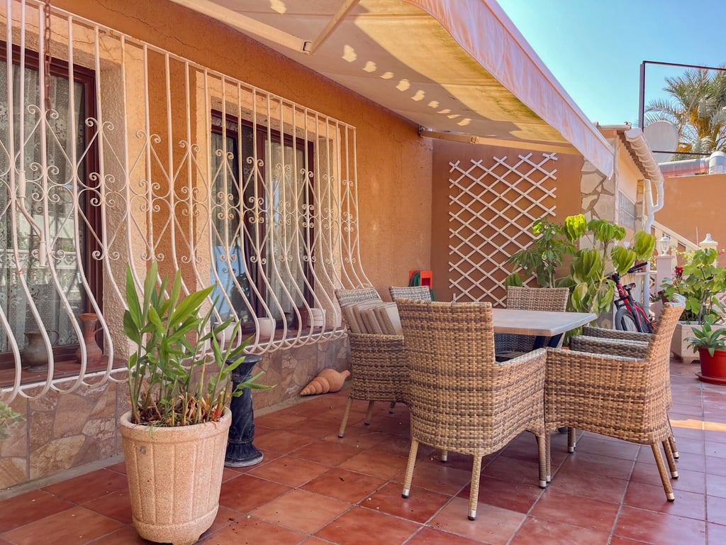 Casa en venda a Dénia amb llicència activa de restaurant a Las Marinas, a 500 m de la mar, km. - 46