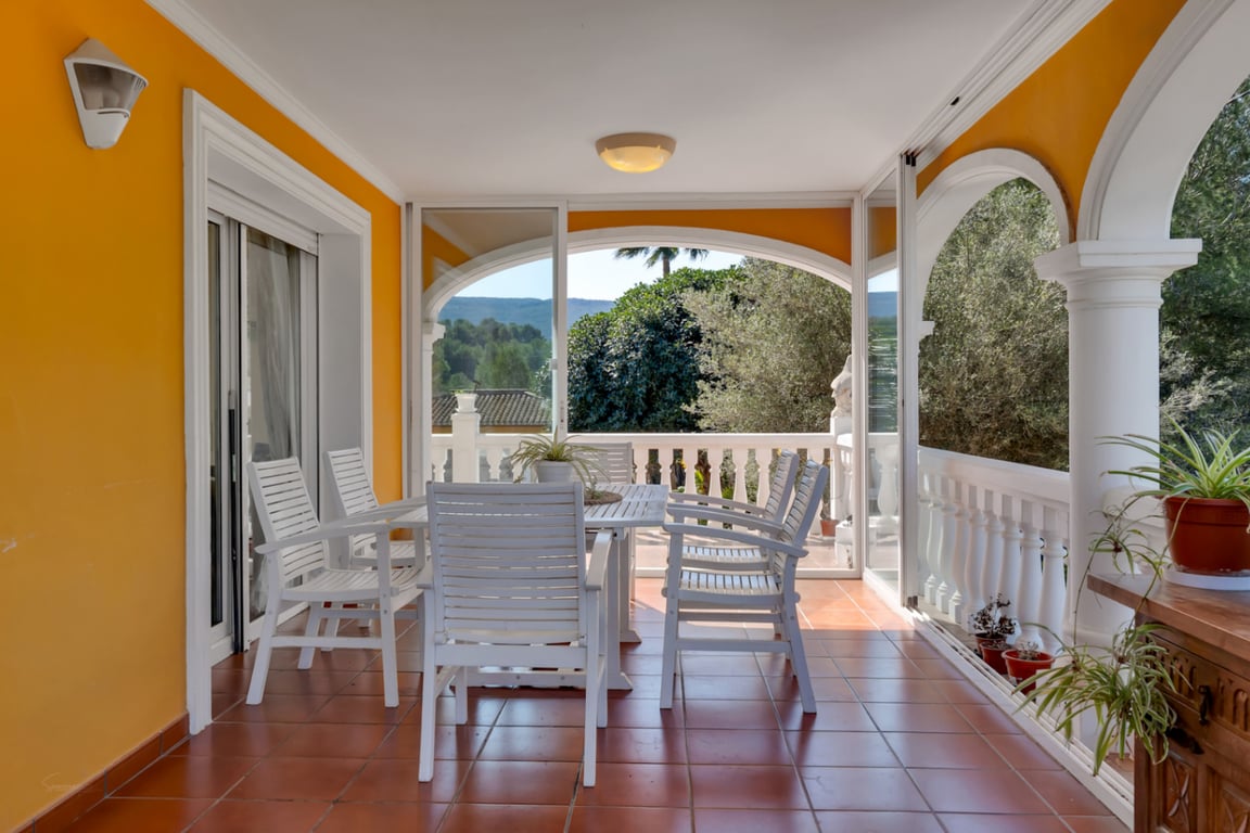 Villa en una excepcional zona tranquila, con vistas abiertas y gran potencial - 18