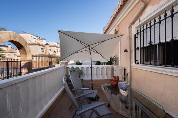 Rijwoning met 2 slaapkamers in Orihuela Costa