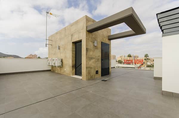 Ruime nieuwbouwvilla met kelder in Playa Honda, Cartagena