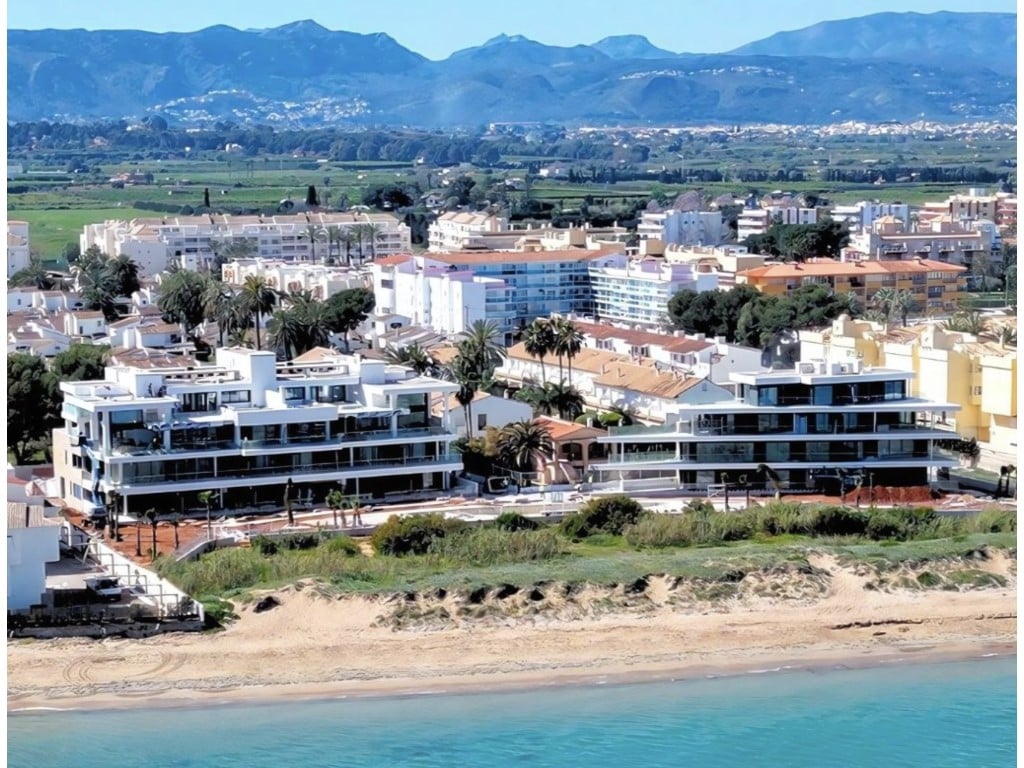 Brand-new 2-bed ground-floor apartment in Dénia with pool