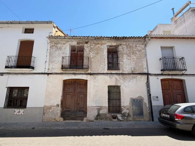 Terreno/Casa para construir a tu gusto en zona excelente de Pego