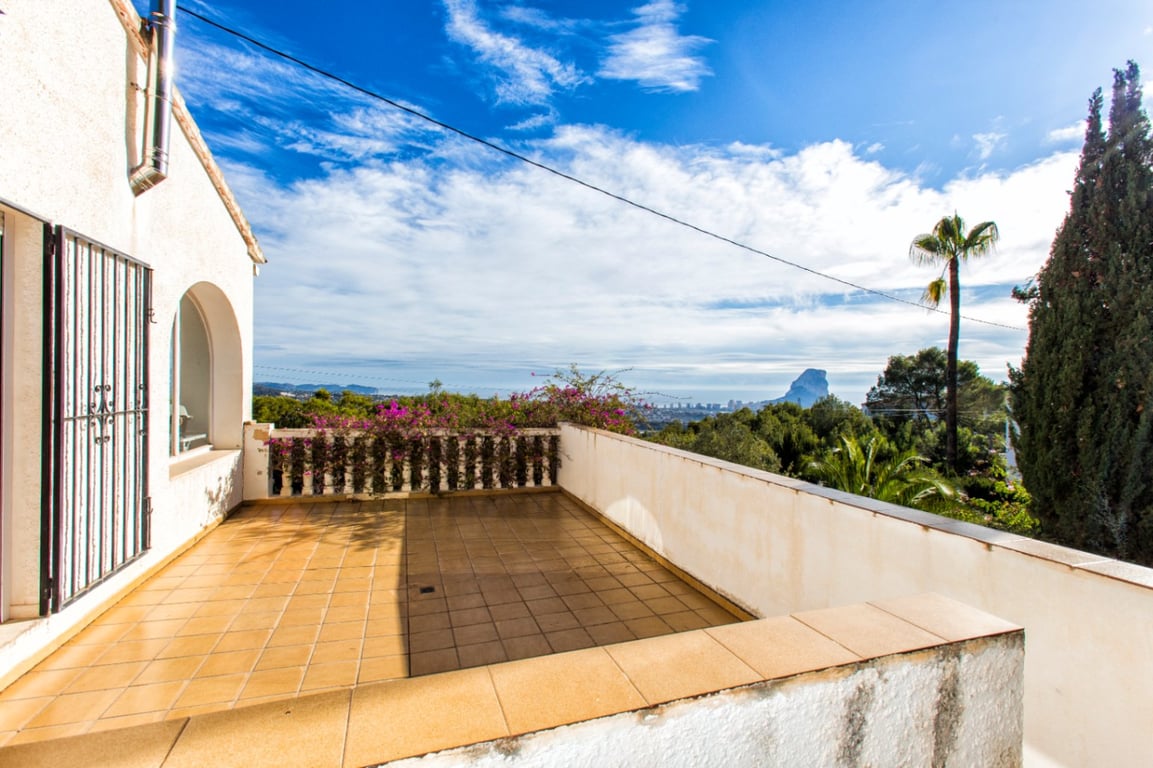 Villa con vistas al mar y terreno adicional en venta en Calpe - 3