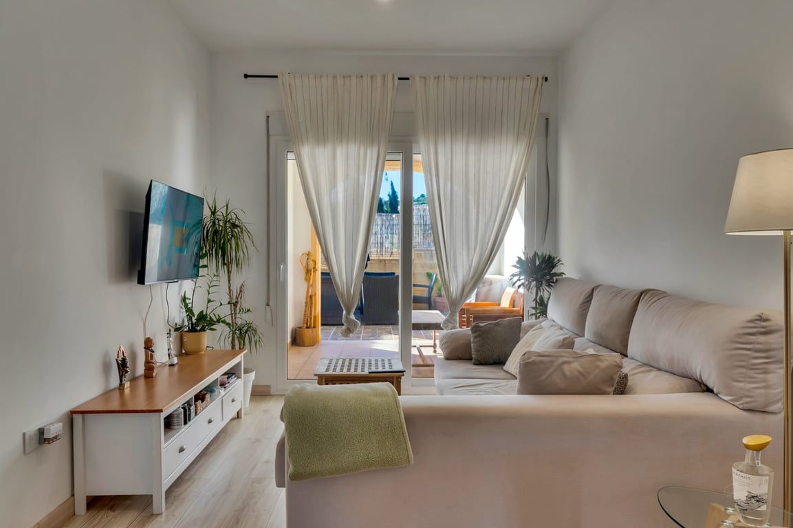 Adosado con una gran terraza con orientación Sur y piscina - 8