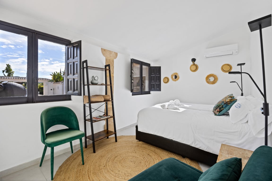 Villa reformada en la zona del montgo con casa independiente para invitados - 49