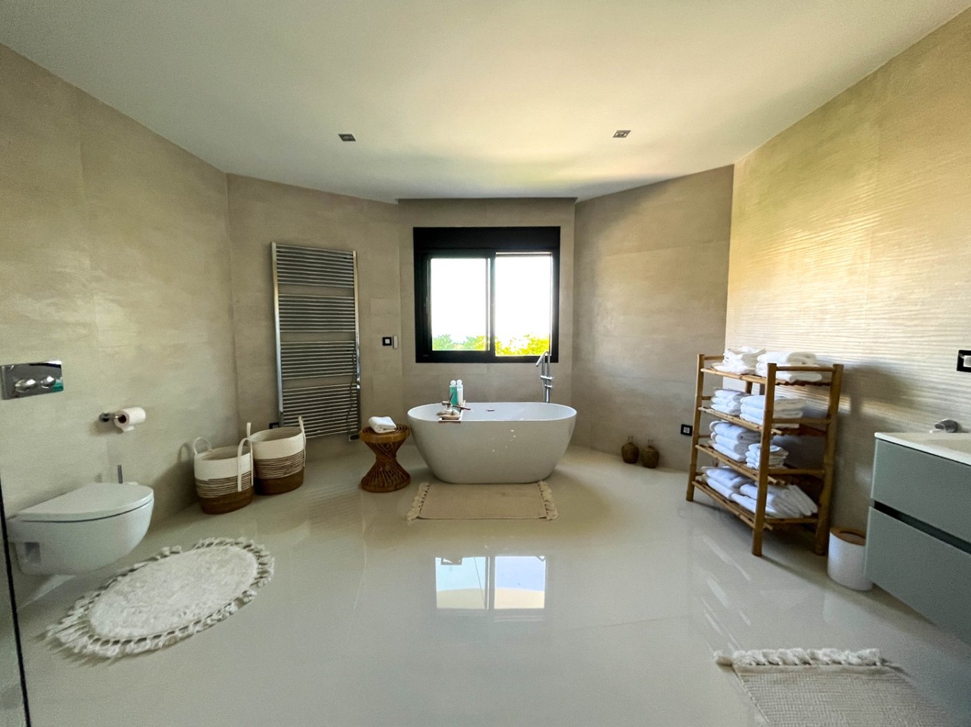 Villa Leonora - Elegant 3-Bedroom Villa with Sea & Mountain Views