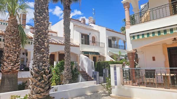 Rijwoning met 2 slaapkamers in Orihuela Costa