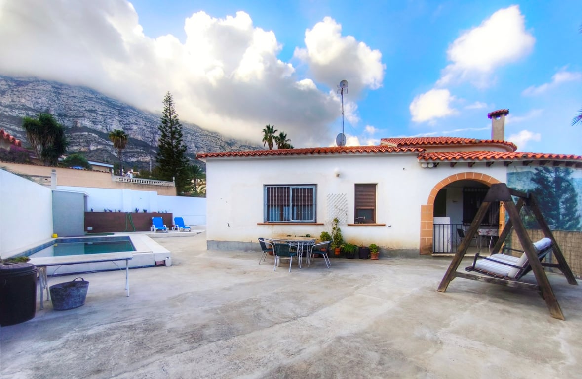 Chalet con dos apartamentos de invitados en el Montgó - 52