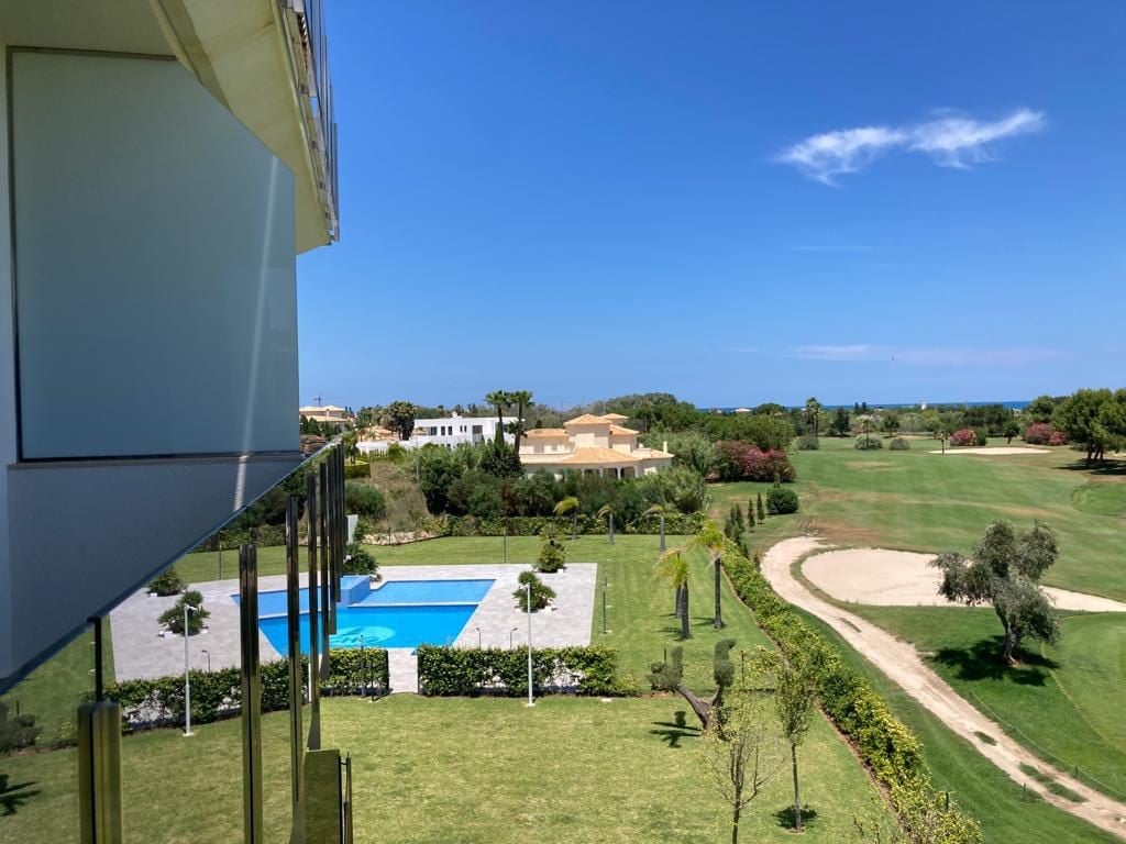 Světlý 2-ložnicový apartmán s výhledem na golf u Oliva Nova