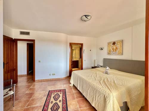 Ruim appartement met 2 slaapkamers, overdekt terras en zwembad in Punta Prima, Torrevieja — foto 4