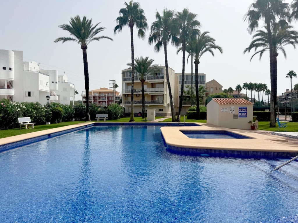 Apartamento en venta de 3 habitaciones con piscina en Denia - 35