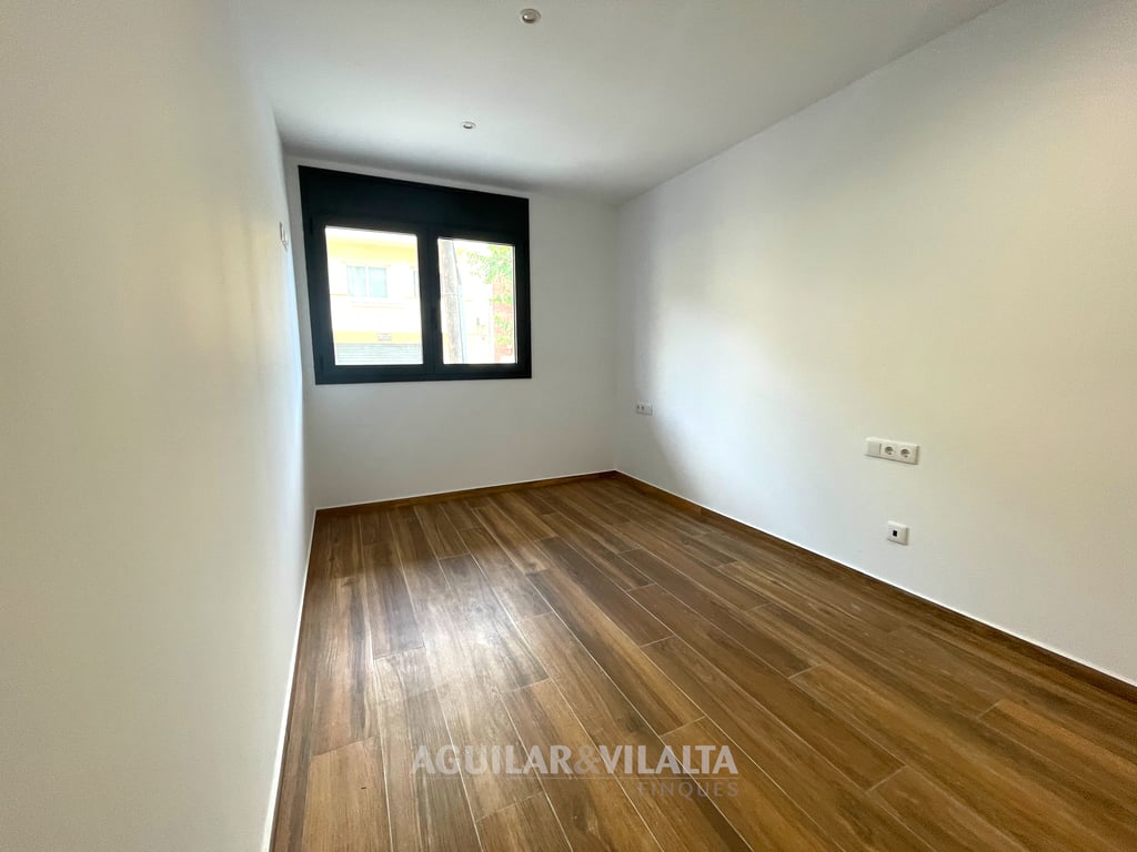 PIS EN PLANTA BAIXA AMB TERRASSA PER ESTRENAR - 13