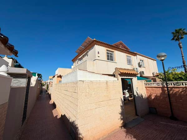 Rijwoning met 3 slaapkamers in Torrevieja