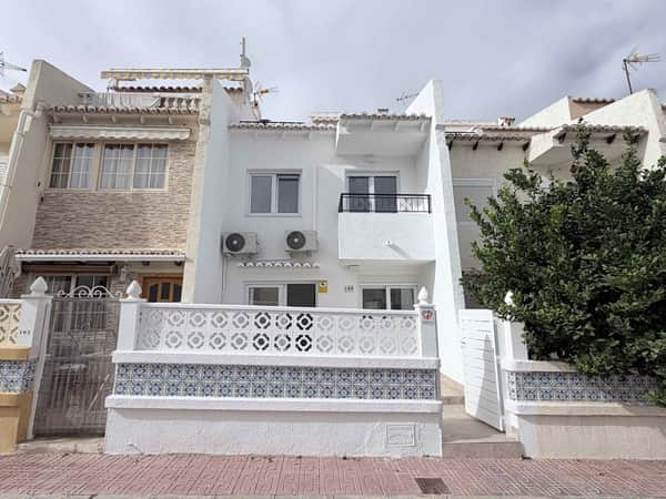Rijwoning met 3 slaapkamers in Torrevieja