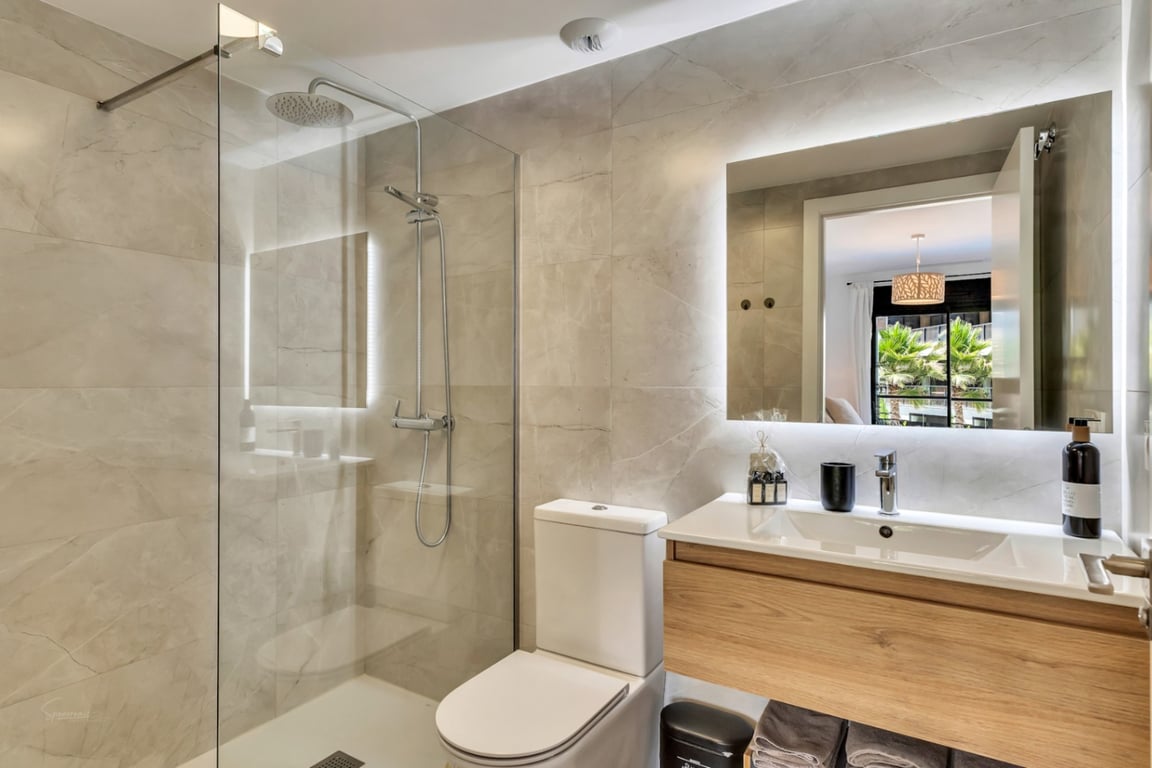 Moderno y elegante apartamento orientado al Sur con piscina, en Jávea - 18