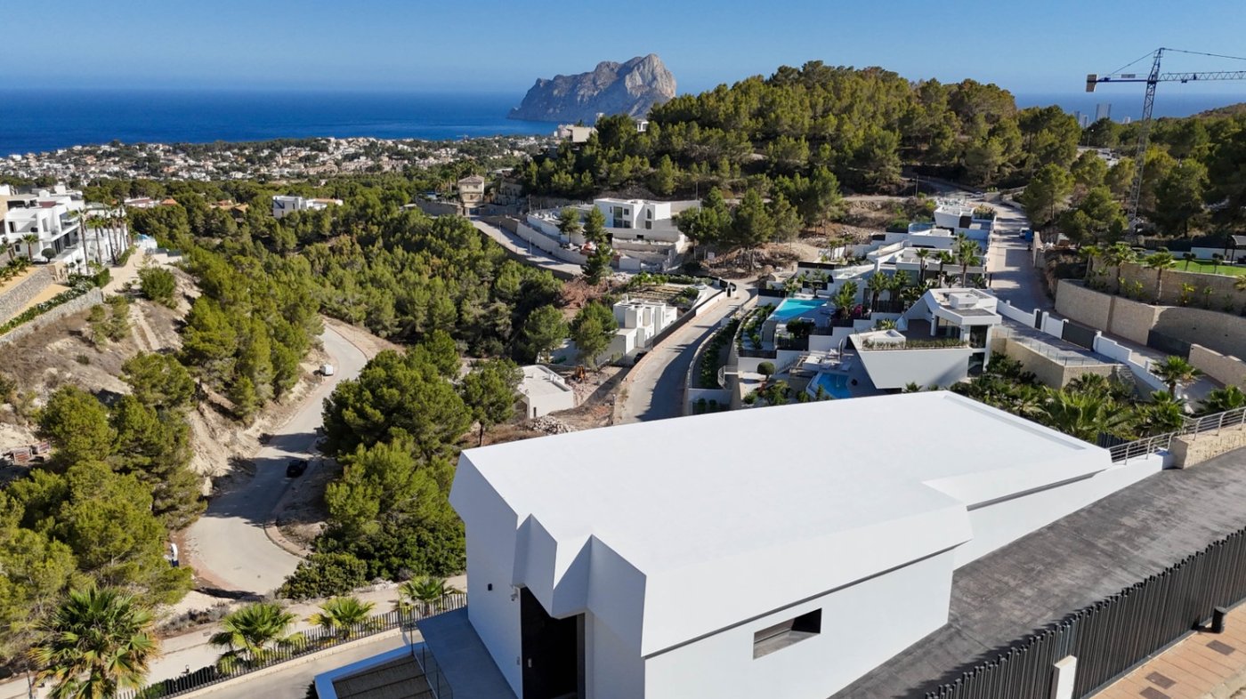 Villa Leonora - Elegant 3-Bedroom Villa with Sea & Mountain Views